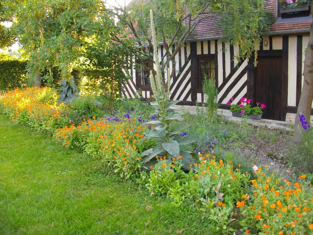 La Baronnie Bed & Breakfast Vieux-Pont Bagian luar foto